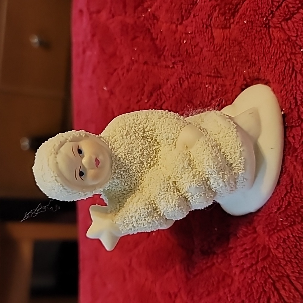 Cream Snowball Kids Figurine With Chrustmas Tree